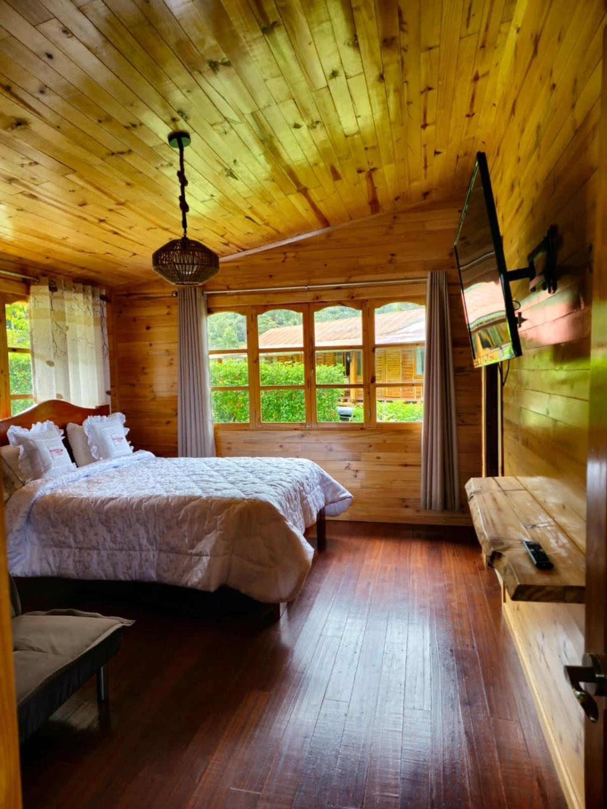 Hassinger Ranch Cabanas Oxapampa Luaran gambar