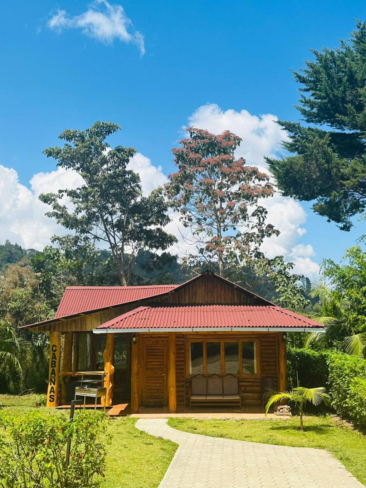 Hassinger Ranch Cabanas Oxapampa Luaran gambar